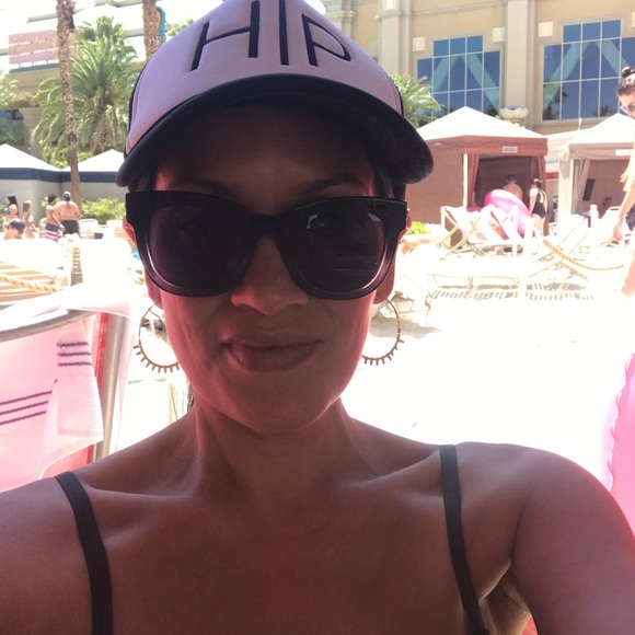 Meet your Posher, Tomika - Picture 1 of 1